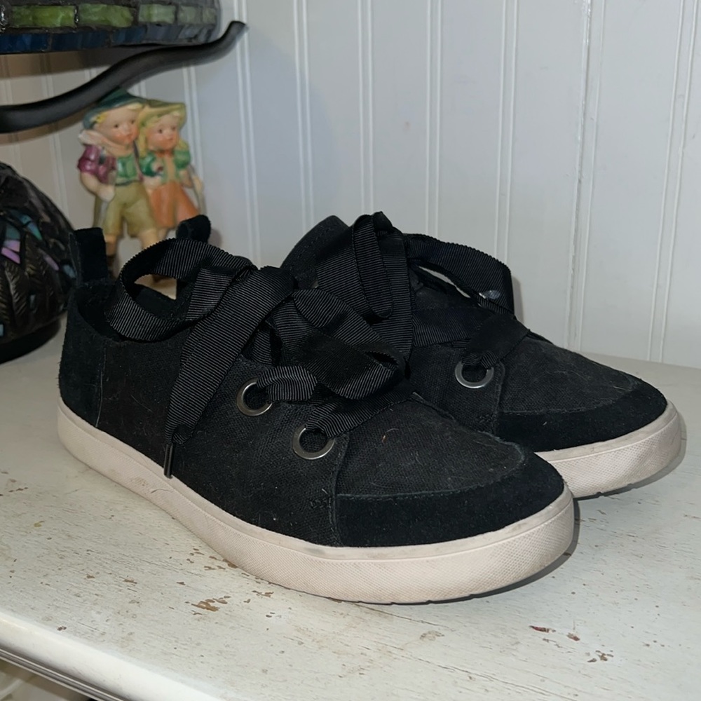 Koolaburra by Ugg Ortholite sneakers size 9